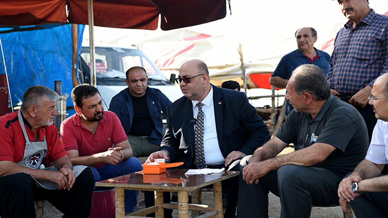 Akpınar, Kurban satış yerini ziyaret etti