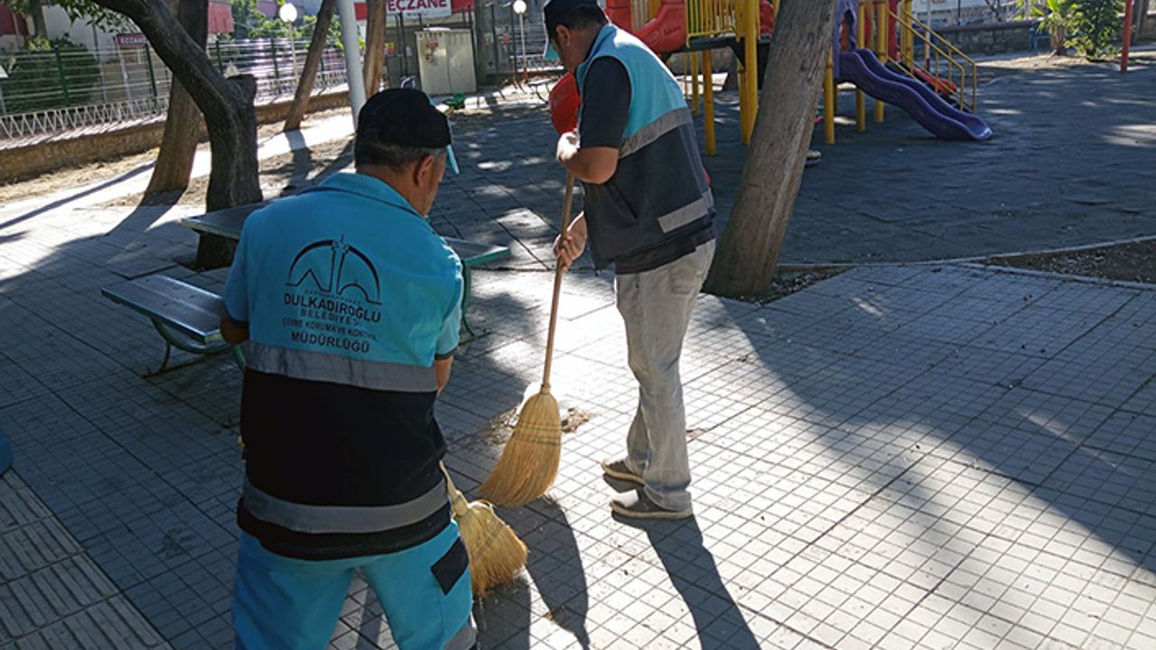 Dulkadiroğlu’nun park ve bahçeleri özenle temizleniyor