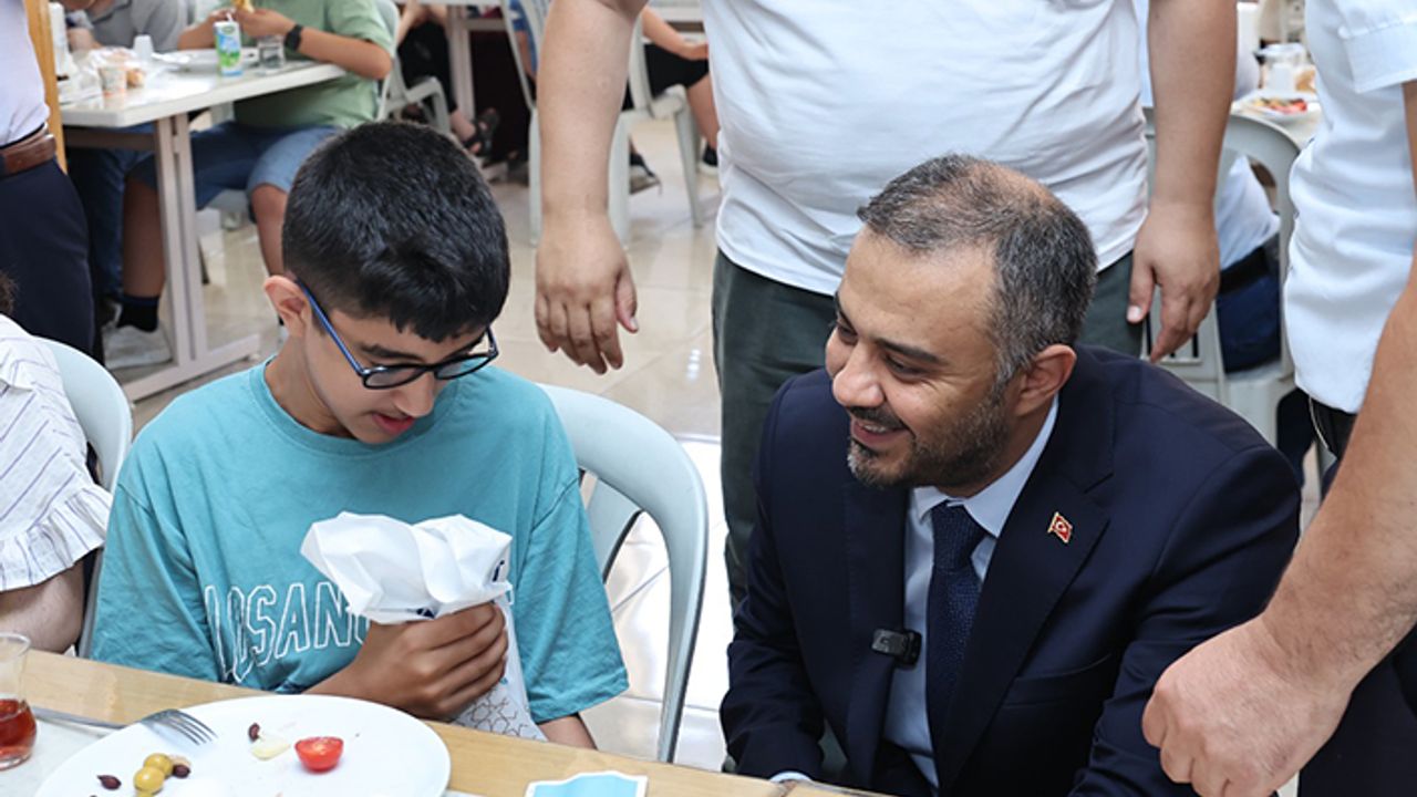 Toptaş, özel çocukların karne heyecanına ortak oldu
