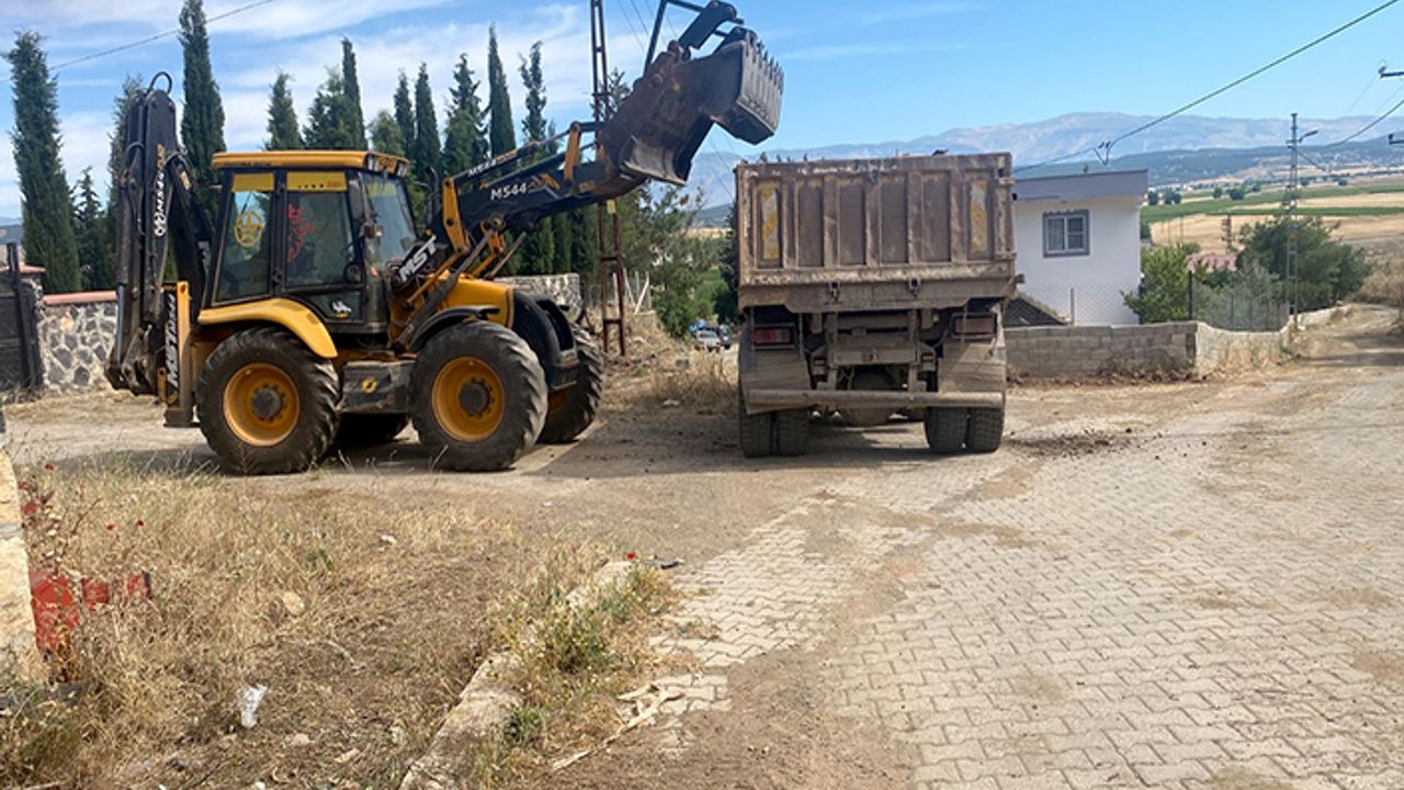 Yeniyurt Mahallesi'nde hafriyat temizliği yapıldı
