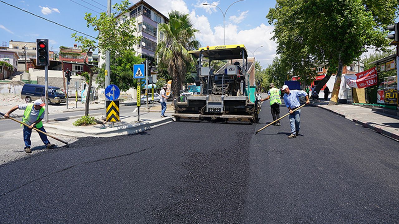 Büyükşehir, Av. Mehmet Ali Kısakürek Caddesi’nde ulaşımı iyileştiriyor