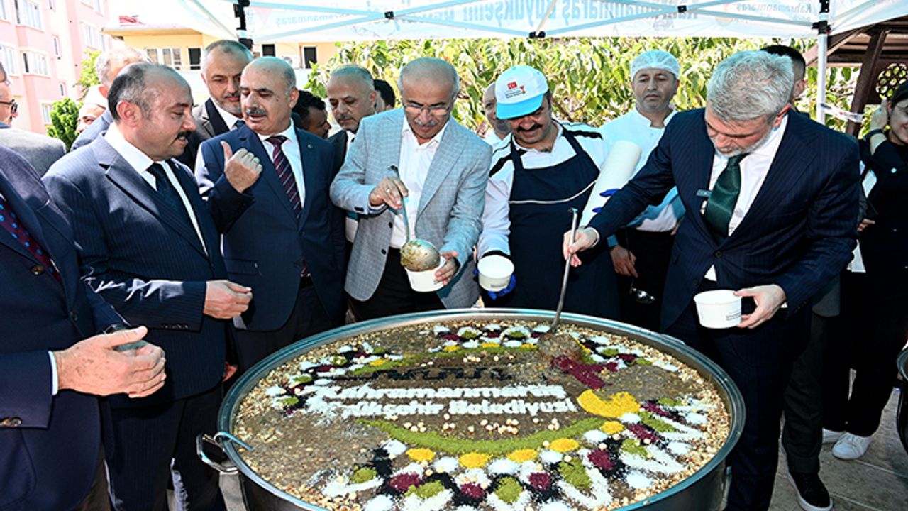 Büyükşehir’den 7 bin kişiye aşure ikramı