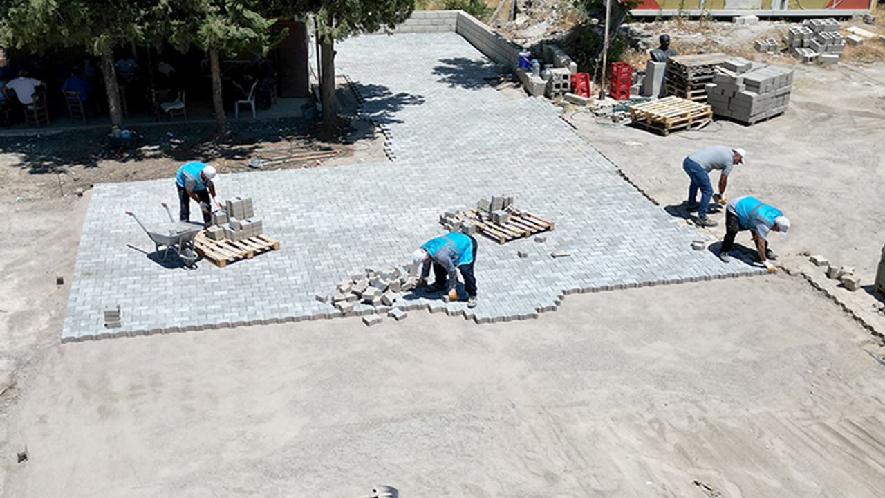 Dulkadiroğlu Fen İşleri Ekiplerinden Çokyaşar Mahallesinde kilit parke çalışması