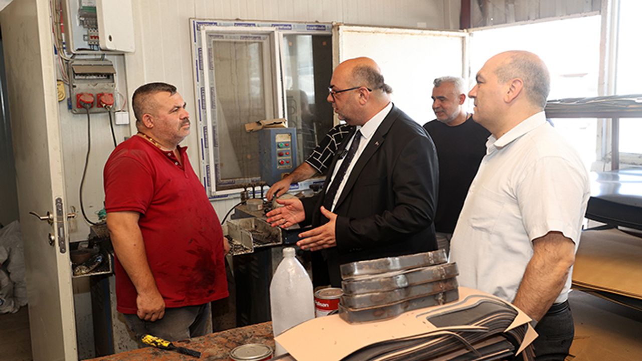 Akpınar, “Esnaf kan ağlarken biz gülemeyiz”