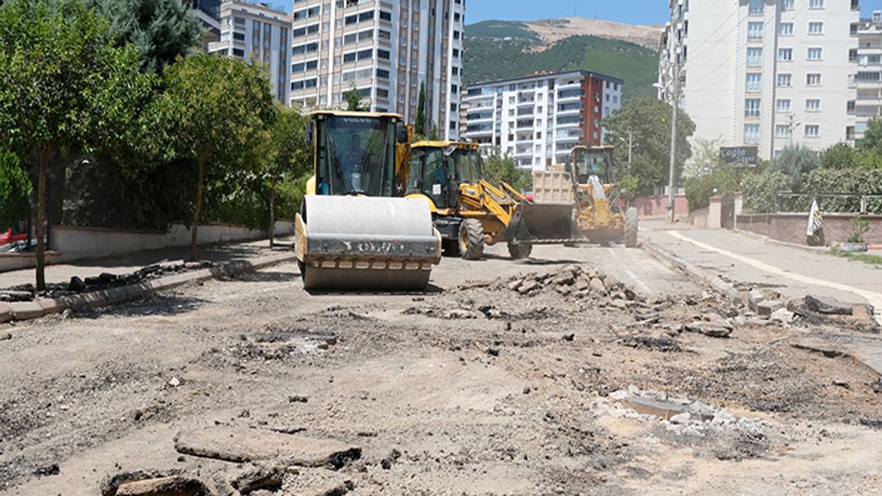 Onikişubat Belediyesi, asfalt ekibini Haydarbey ve Oruç Reis Mahallesi’ne taşıdı