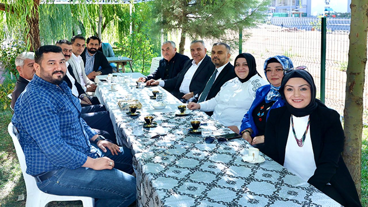 Toptaş, 11 mahalle muhtarıyla bir araya geldi
