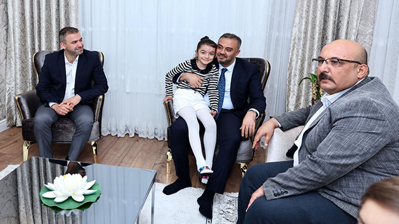 Toptaş, şehit öğretmenin kızı Gökçe’ye doğum günü sürprizi
