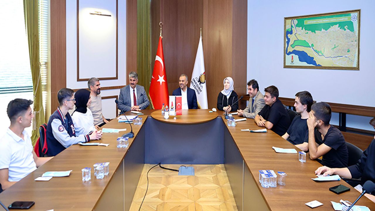 Toptaş, Üniversite Hazırlık Kursu’na katılan gençlerle bir araya geldi