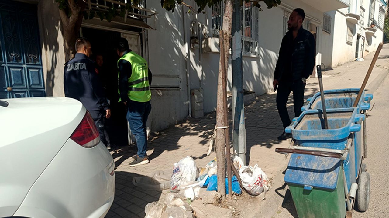 Zabıta ekipleri vatandaşları tek tek uyarıyor