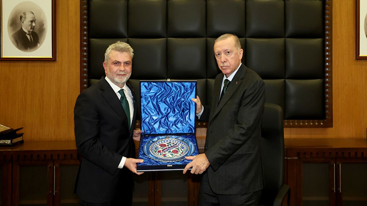 Cumhurbaşkanı Erdoğan, Büyükşehir belediyesini ziyaret etti