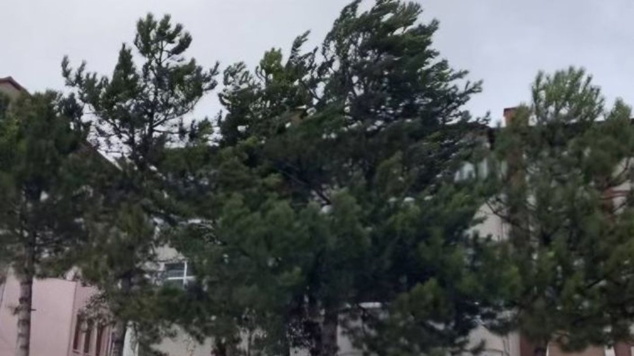 Kahramanmaraş’ta fırtına ve sağanak nedeniyle okullar tatil edildi