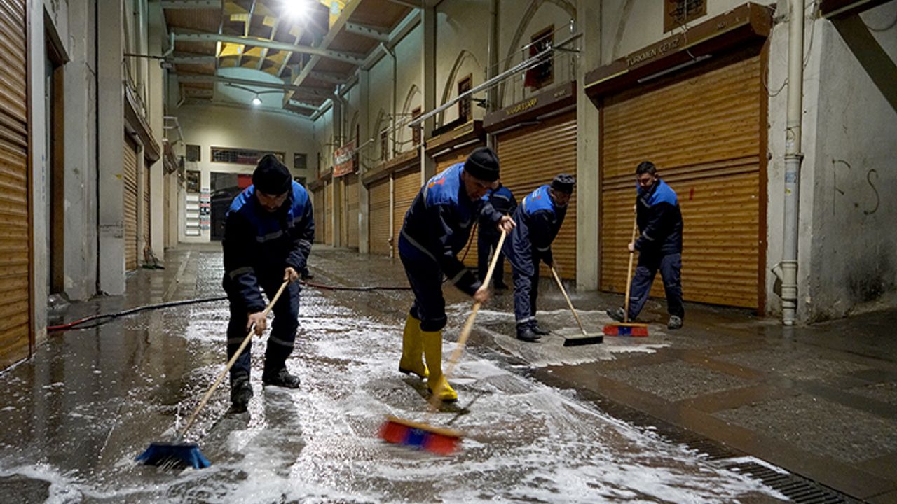 Kapalı çarşı ve çevresinde kapsamlı temizlik