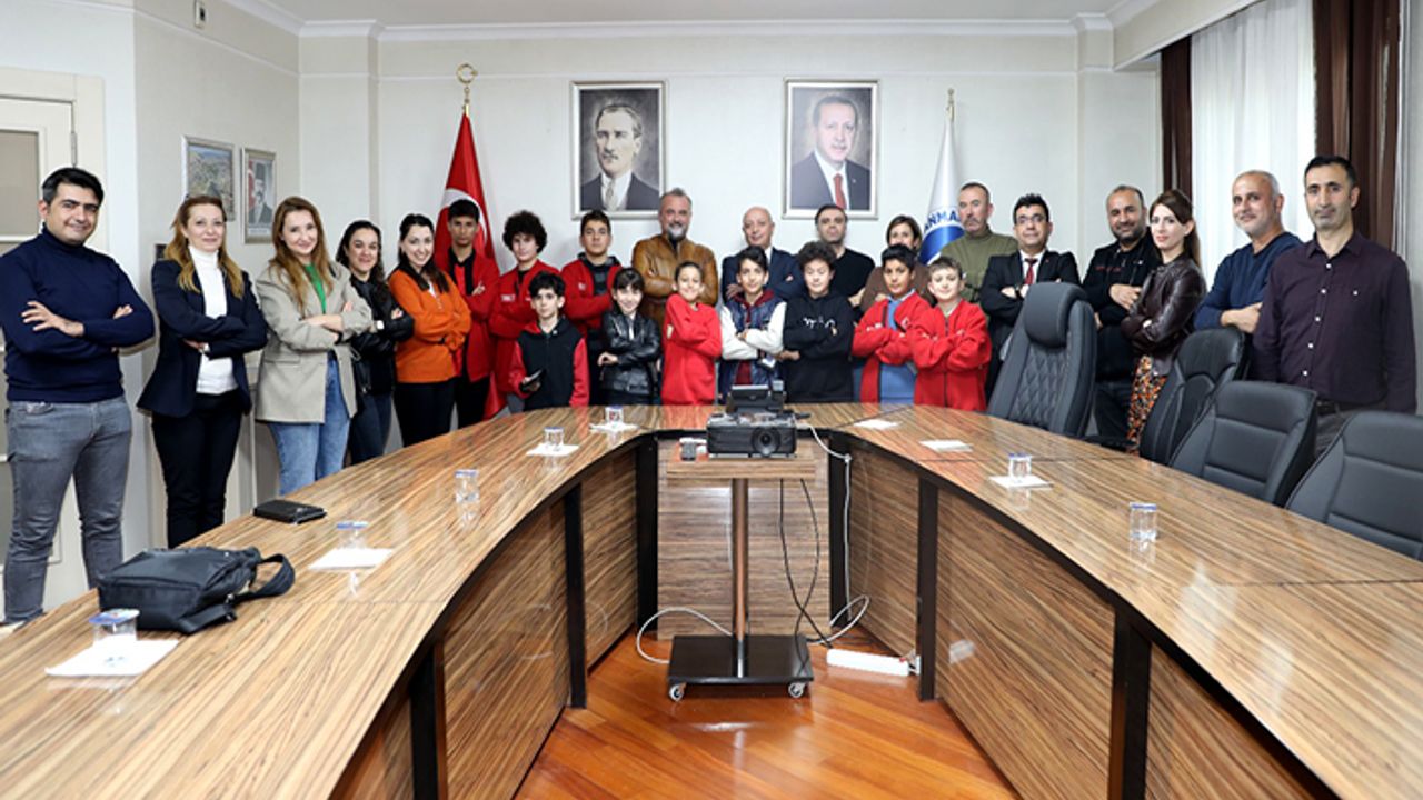 Rektör Bakan Dünya Şampiyonu öğrencileri konuk etti