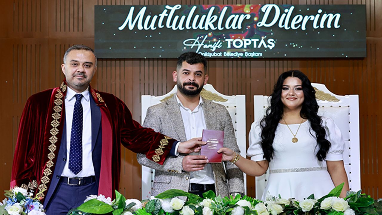 Başkan Toptaş 25 çiftin mutluluğuna ortak oldu, kendi rekorunu kırdı