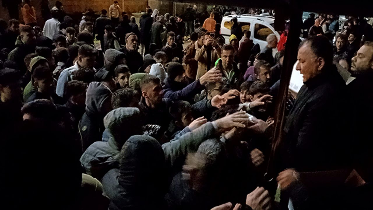Berat Kandili’nde MADO’dan sütlü tatlı ikramı