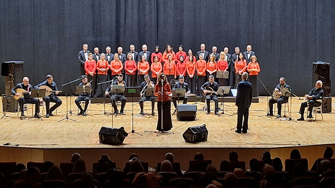‘Hikayemiz Şarkılarda Yazılı’ dinleyicilerini mest etti