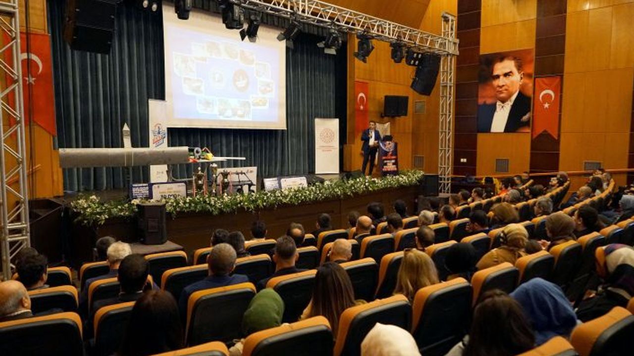 Büyükşehir, Teknolojiye ilgi duyan gençler için seminer düzenledi