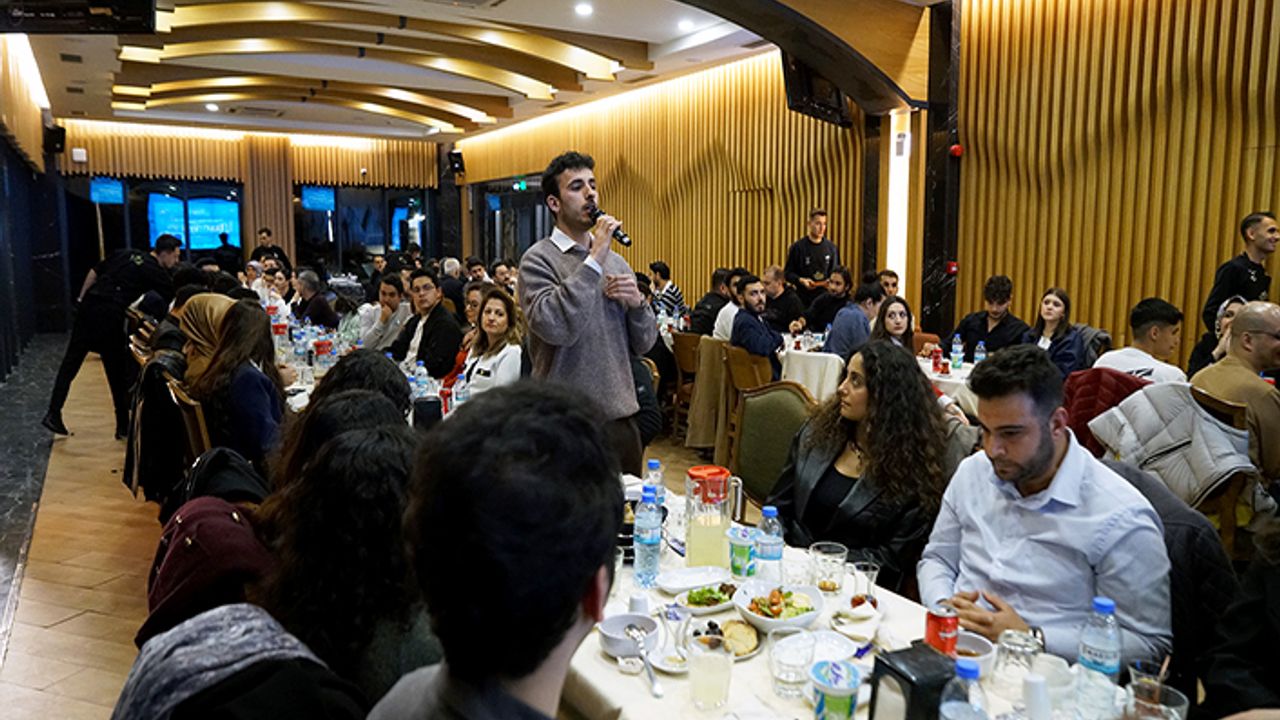 Büyükşehir’in iftar sofrası üniversiteli gençleri ağırladı