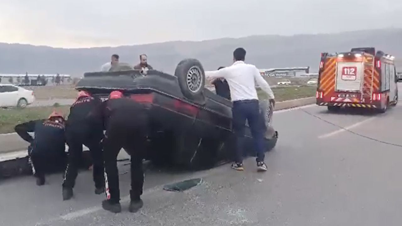 Kahramanmaraş’ta seyir halindeki otomobil ters döndü