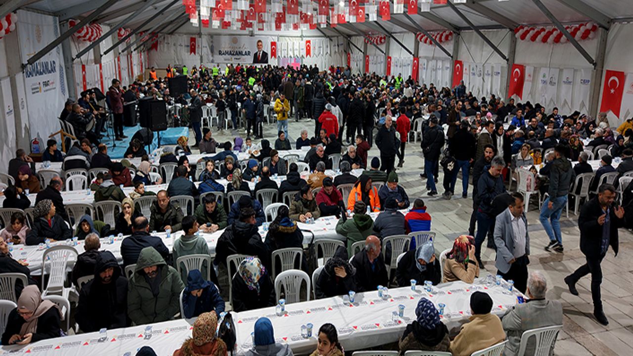 Ramazan’ın ilk günü Milli İrade Meydan’ında iftar