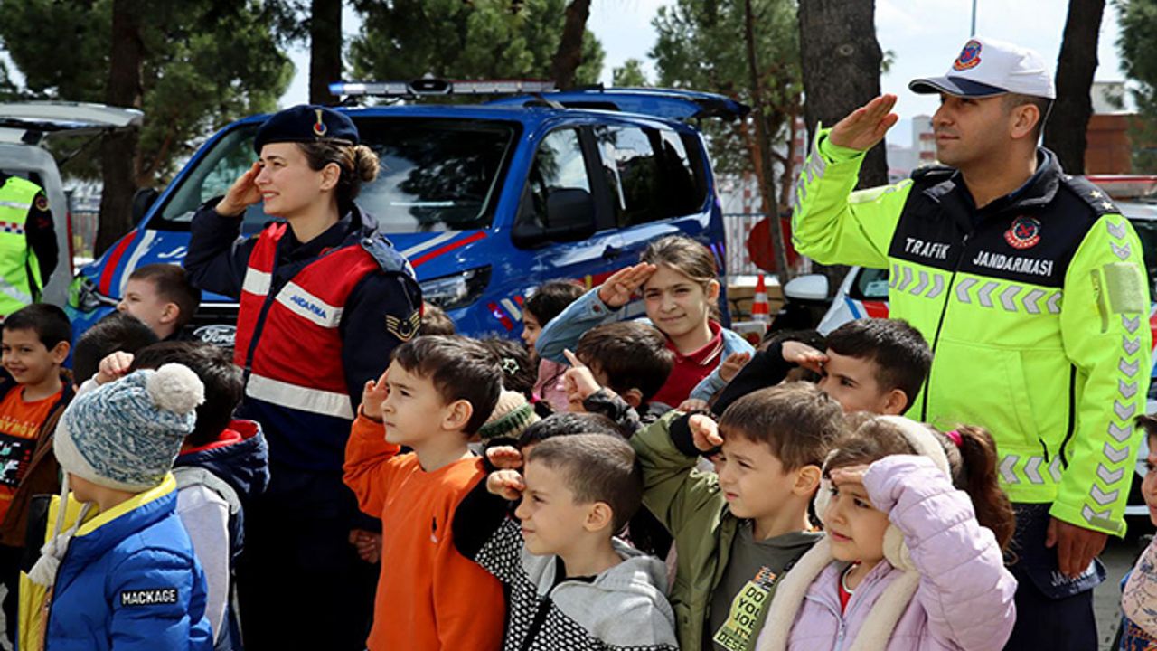 Şehit Fatih Gök İlkokulu öğrencilerinden İl Jandarma Komutanlığı’na ziyaret
