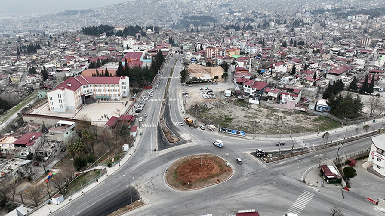 Sütçü İmam Kavşağı’nda yenilemelerini sürdürüyor