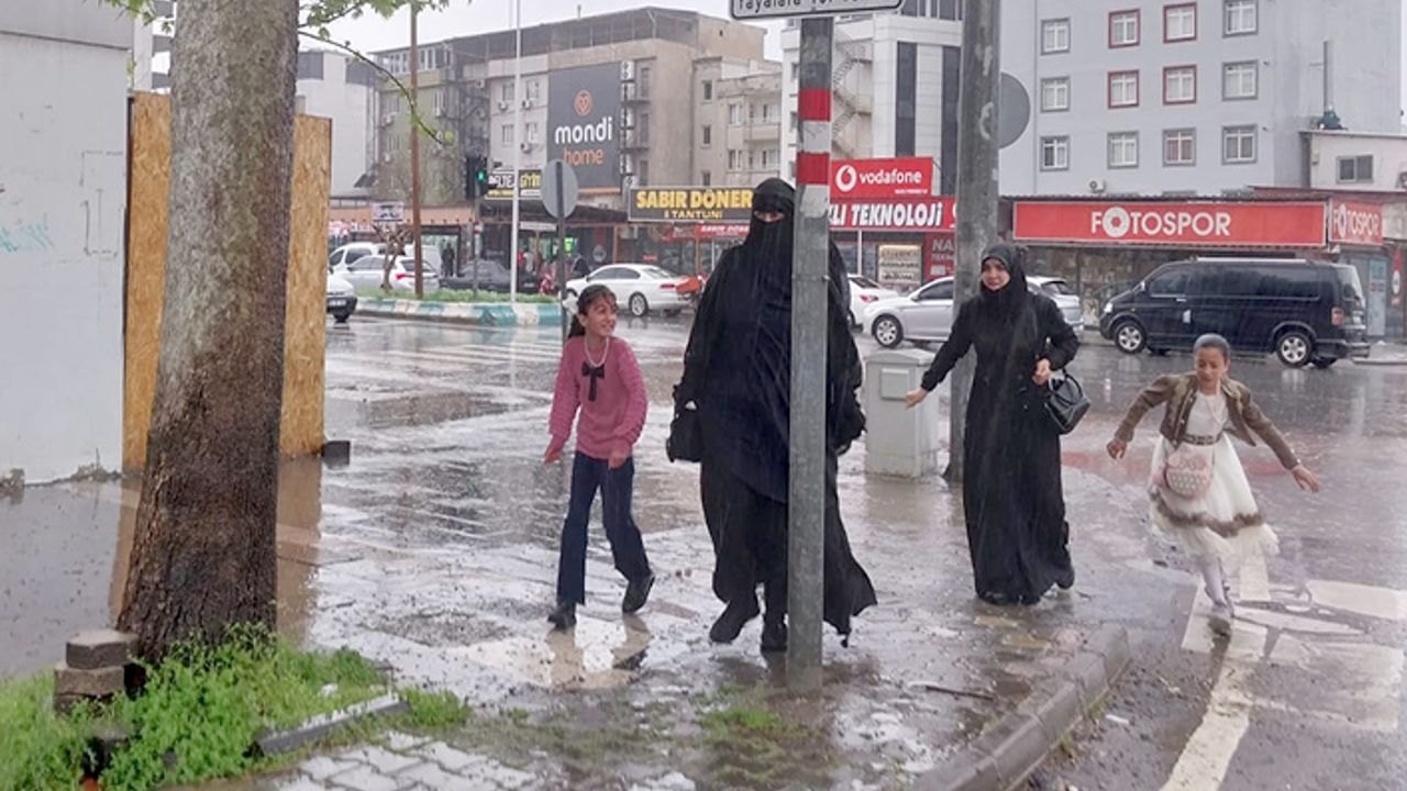 Kahramanmaraş'ta sağanak yağış hayatı olumsuz etkiledi