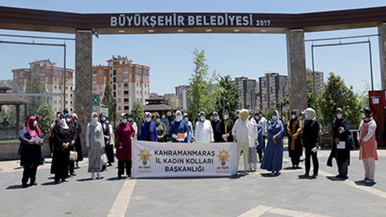  AK Partili kadınlardan “Bir Kap Su, Bir Kap Mama” kampanyası