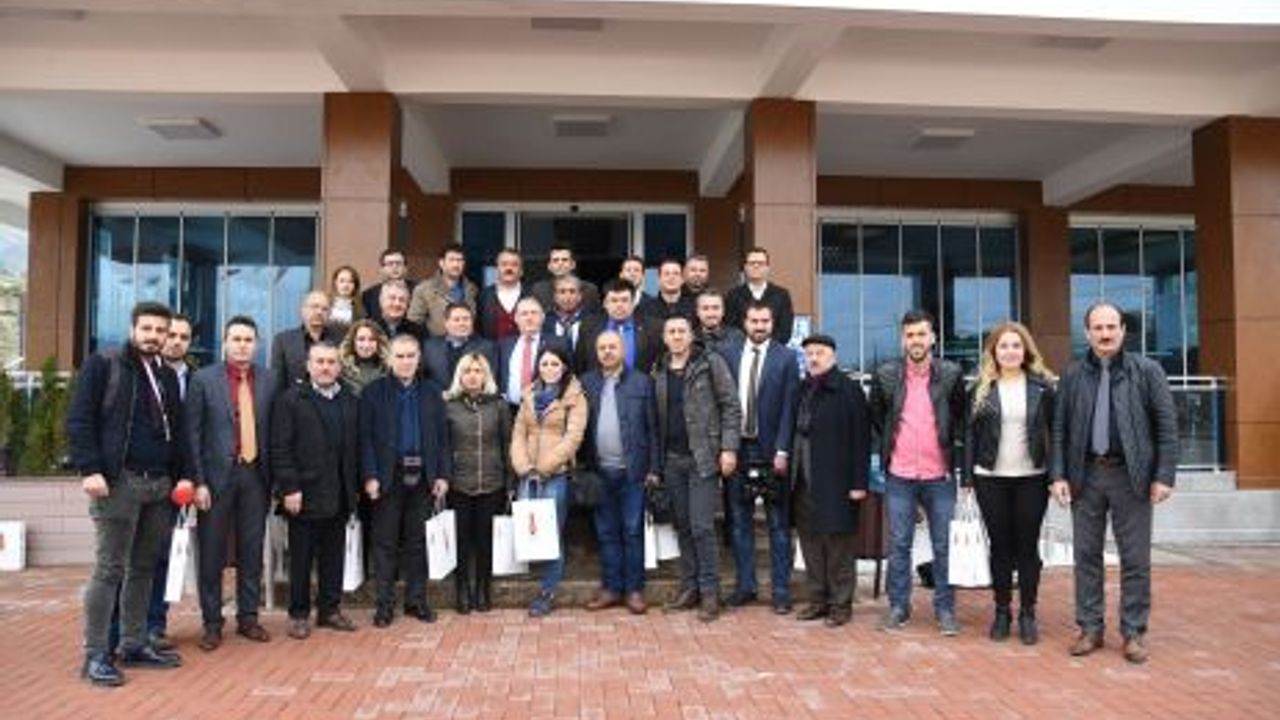  BAŞKAN MAHÇİÇEK ‘’10 OCAK ÇALIŞAN GAZETECİLER GÜNÜ’’ NEDENİYLE BASIN MENSUPLARI VEGAZETECİLERLE BULUŞTU