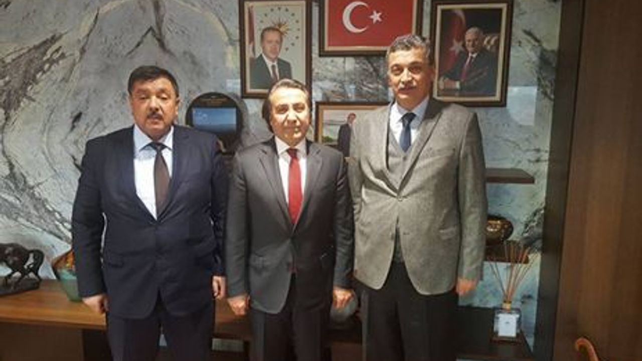 ÇELEĞEN  HALKIYLA HAYAL EDİYOR HALKI İÇİN ÇALIŞIYOR