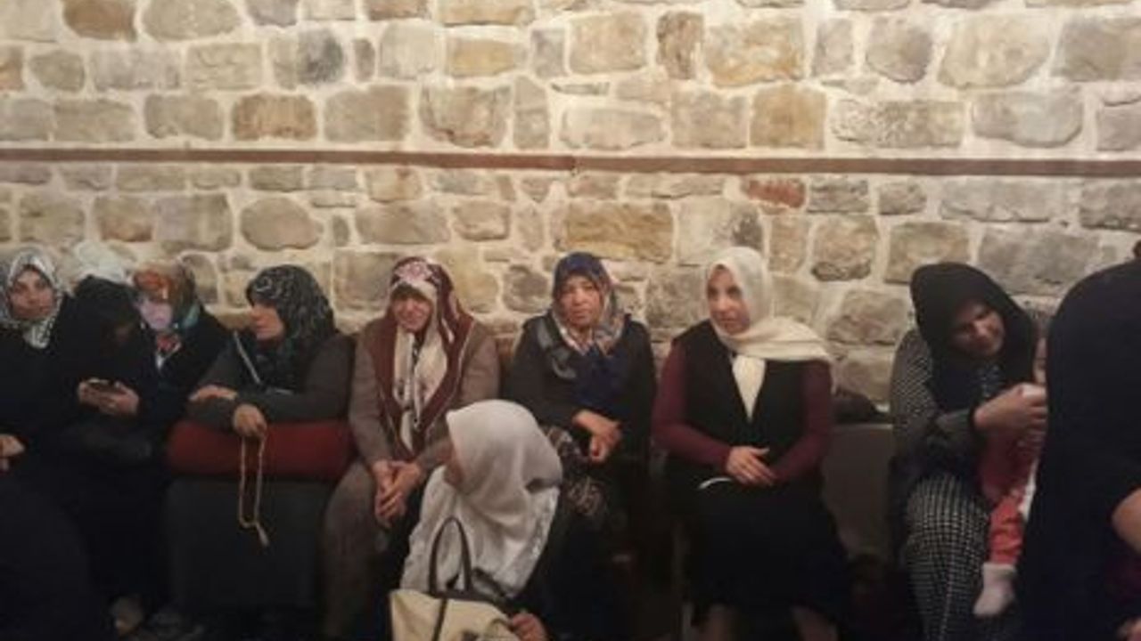  DELİGÖNÜLLER KONAĞI’NDA ÇORBA VE ÇÖREK DAĞITIMI YAPILDI