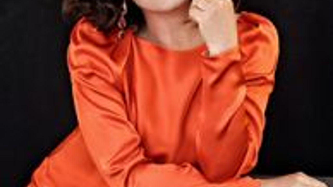 HÜLYA KOÇYİĞİT VE ÖZLEM YILDIZ PİAZZA AVM'LERİN KONUĞU OLUYOR
