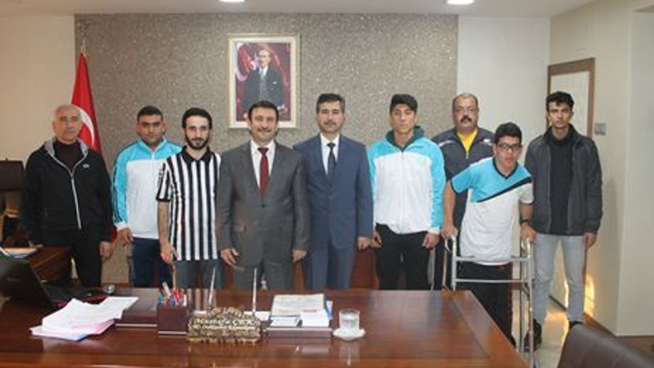   KAYMAKAM ÇEK, LİDER GENÇLİK SPOR KULÜBÜ YÖNETİMİNİ MAKAMINDA KABUL ETTİ