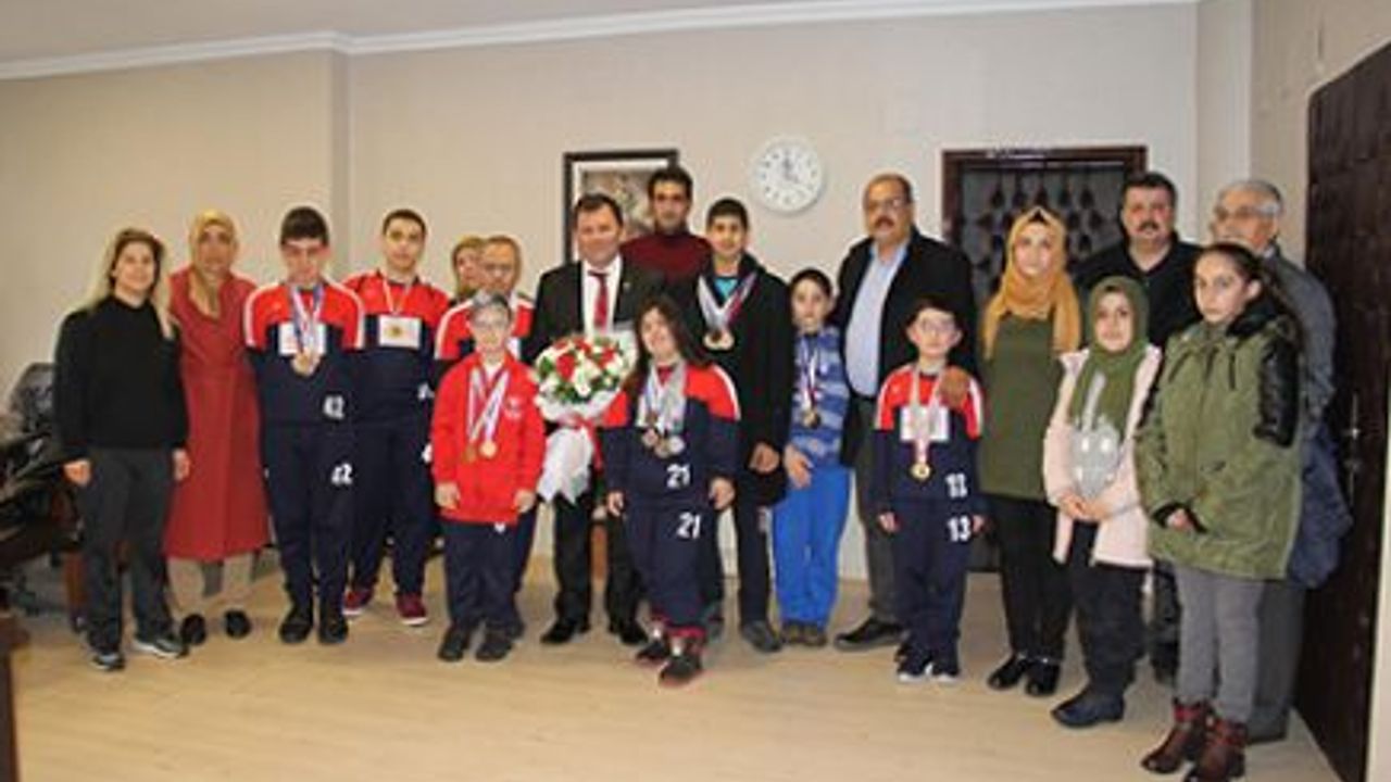  ÖZEL SPORCULARIMIZ “EKREM ZOMP 2.BÖLGE YÜZME ŞAMPİYONASINDA” MADALYALARI TOPLADILAR