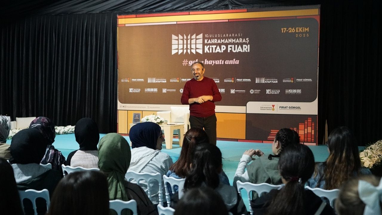 Tufan Gündüz, Kitap Fuarı’nda tarihin kapılarını araladı