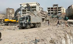 Ağır hasarlı binaların yüzde 15’inin yıkımı tamamlandı