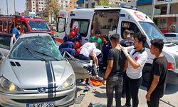 Yolcu minibüsü ile otomobil çarpıştı: 7 yaralı