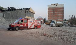 İş makinesi altında kalan işçi ağır yaralandı