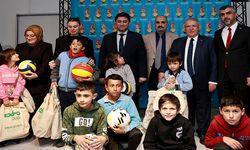 Mahçiçek’ten 500 ortaokul öğrencisine bot ve mont hediyesi