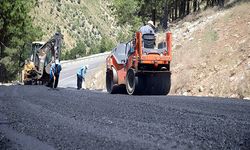 Kırsal mahallelerde asfalt çalışmaları tüm hızıyla devam ediyor