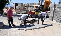 Onikişubat Belediyesi’nin kırsaldaki kilit parke çalışmalarıyla yol standardı yükseliyor