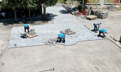 Dulkadiroğlu Fen İşleri Ekiplerinden Çokyaşar Mahallesinde kilit parke çalışması
