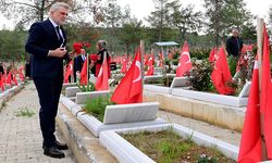 Aziz Şehitler ve Deprem Şehitleri kabri başında dualarla yad edildi