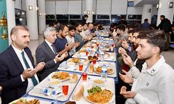 Vali Mükerrem Ünlüer üniversite öğrencileriyle iftar yaptı