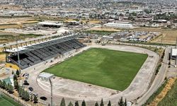 Şehrin 4 bin seyirci kapasiteli yeni futbol sahasında sona gelindi