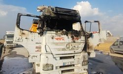 Kahramanmaraş’ta seyir halindeki tır alev alev yandı