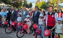 Kahramanmaraş’ta depremzede yetim çocuklara 170 bisiklet hediye edildi