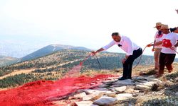 Toptaş, “dünyanın en büyük bayrağını şehit aileleri ve gazilerle tamamladı”