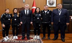 Görgel, Avrupa’ya Damga Vuran Büyükşehir’in Kadın Goalball Takımını ağırladı