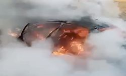 Kahramanmaraş’ta seyir halindeki otomobil alevlere teslim oldu